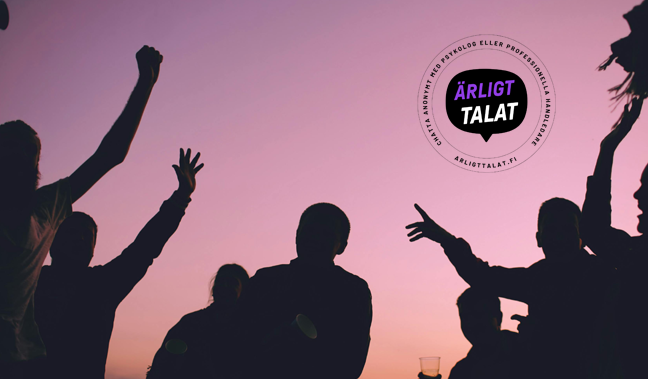 En bild på ungdomar i en solnedgång och logo på Ärligt Talat